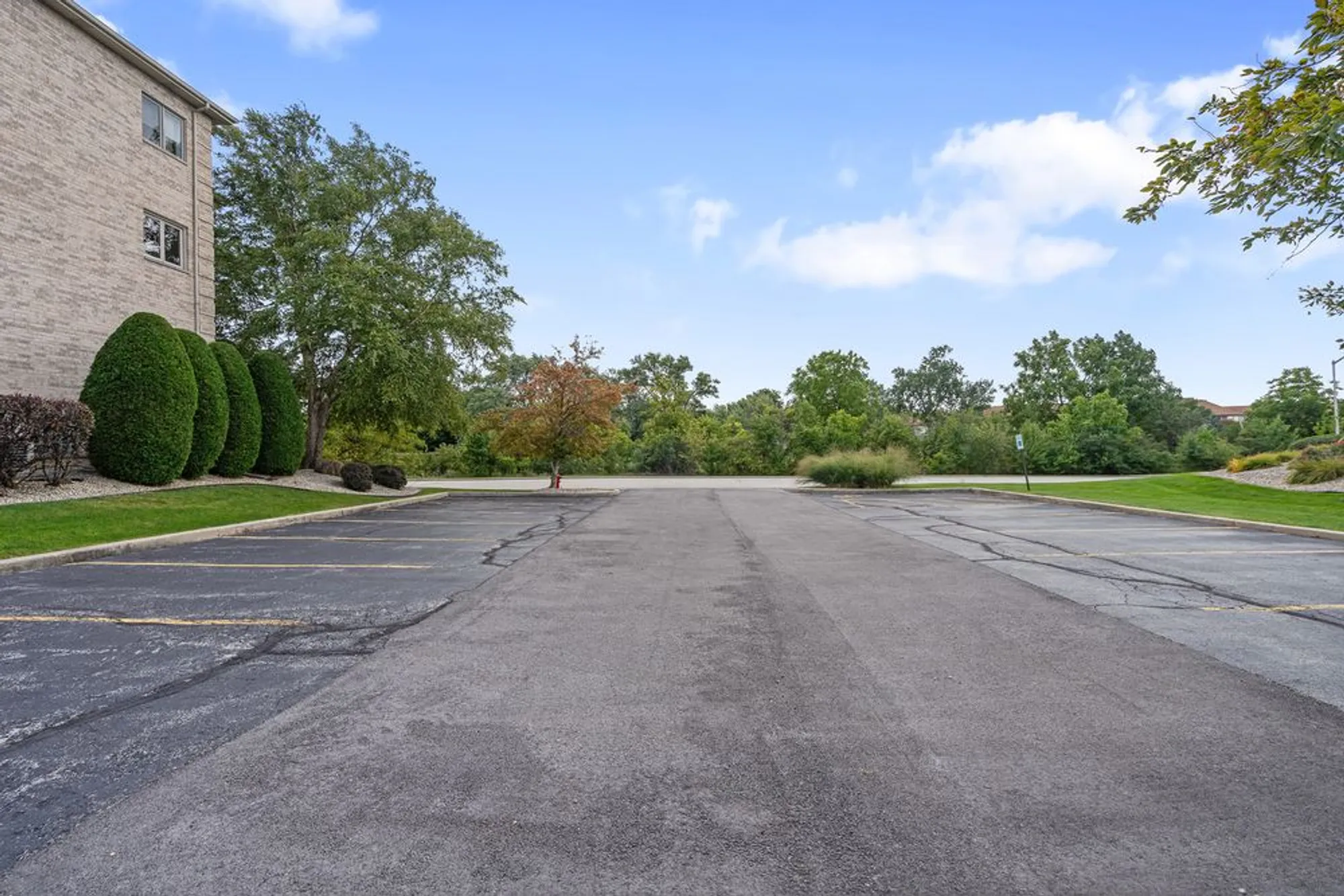 Property Slideshow image 26 of 33 | 18431 pine cone dr apt 1, Tinley Park, IL, 60477