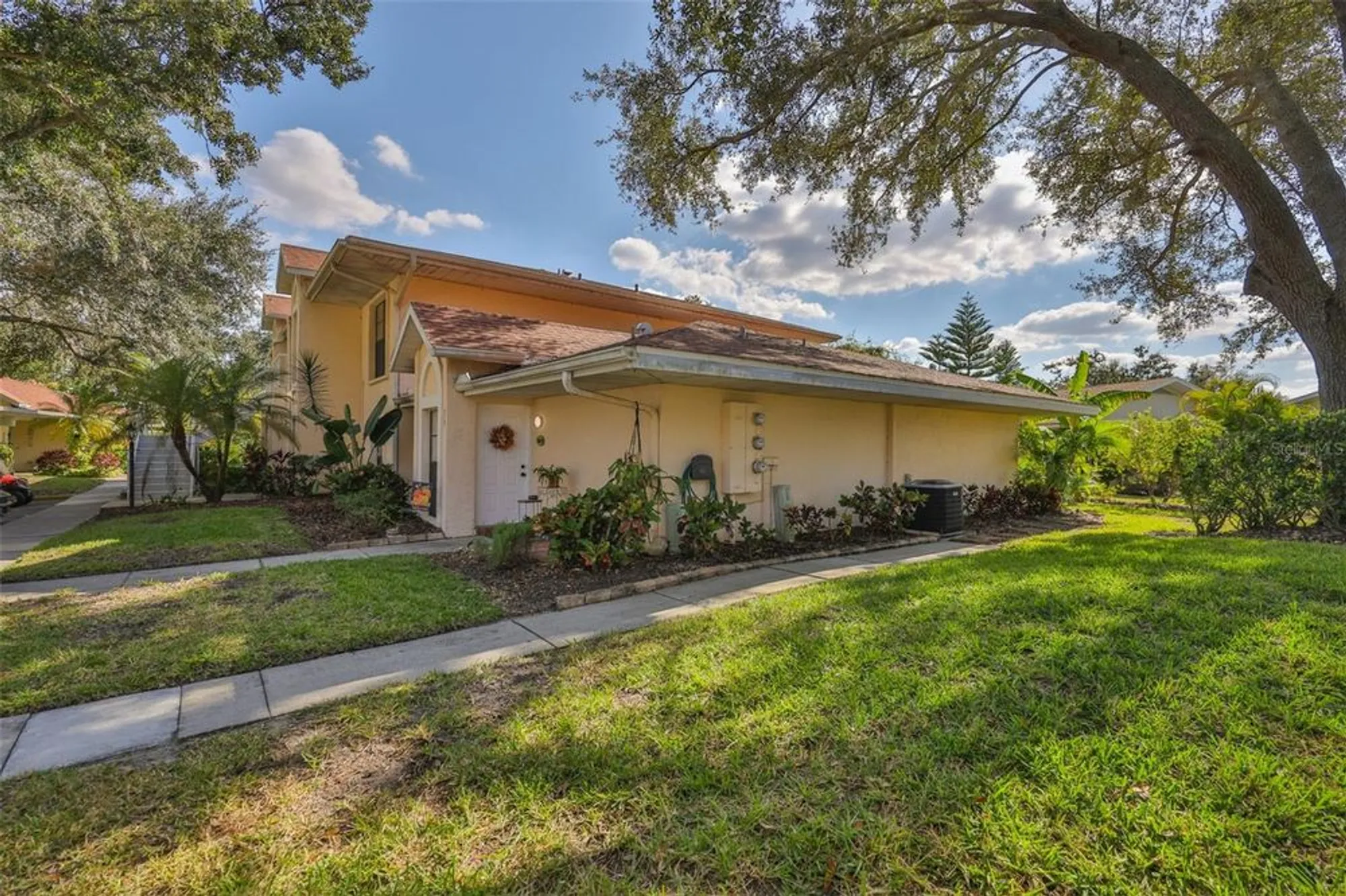 Property Slideshow image 24 of 37 | 313 knottwood ct, Sun City Center, FL, 33573