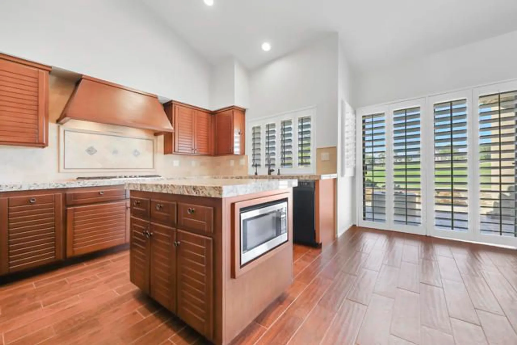 Property Slideshow image 11 of 37 | 54801 inverness way, La Quinta, CA, 92253