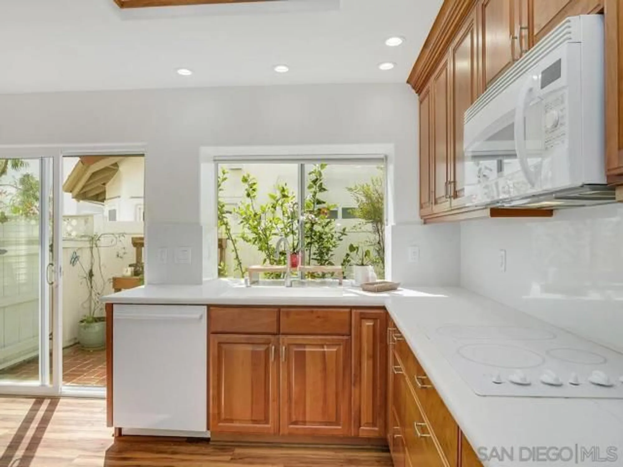 Property Slideshow image 13 of 32 | 4671 barcelona way, Oceanside, CA, 92056