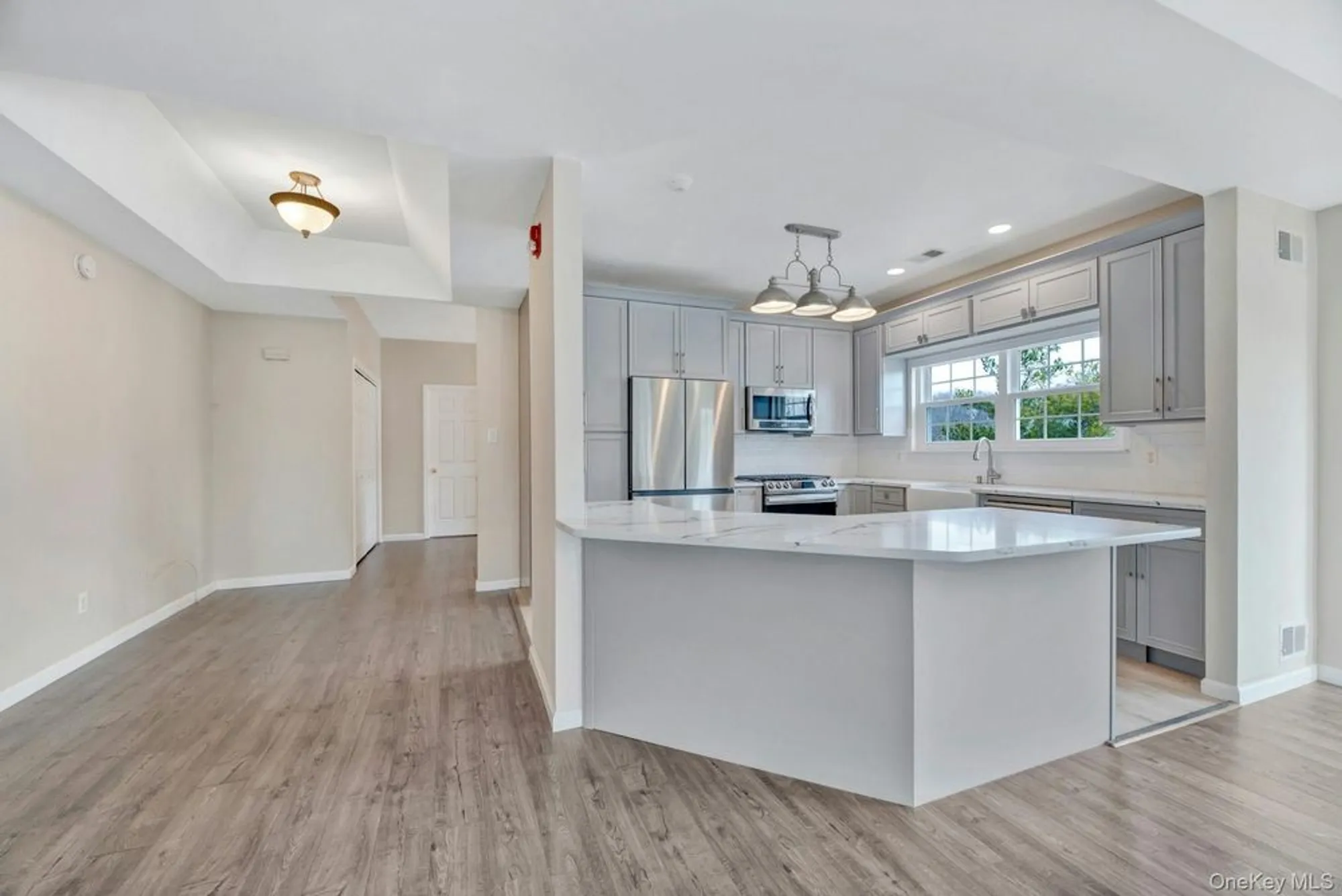 Property Slideshow image 10 of 32 | 521 highland ct # 521, Moriches, NY, 11955