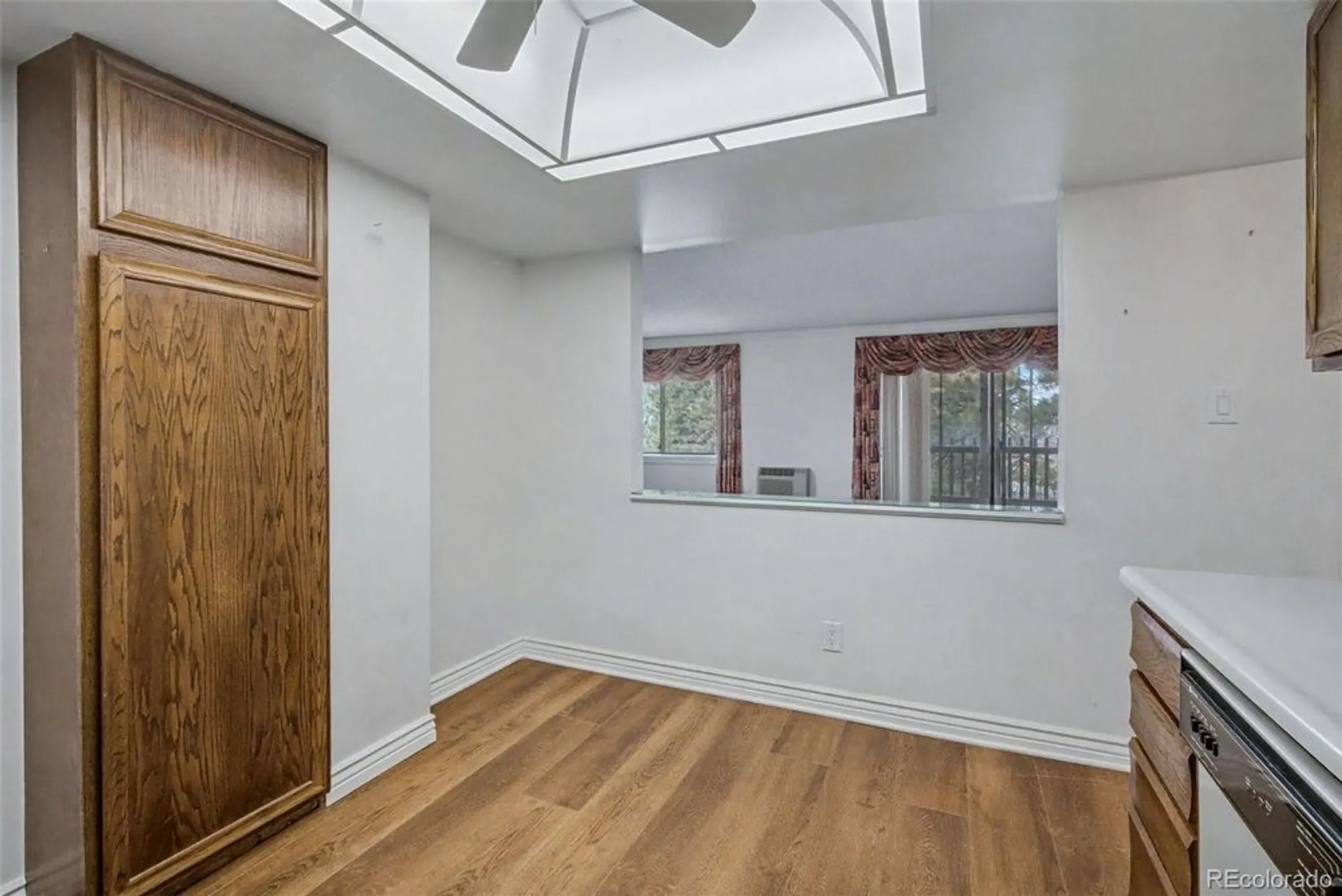 Property Slideshow image 9 of 50 | 14390 e marina dr 302, Aurora, CO, 80014