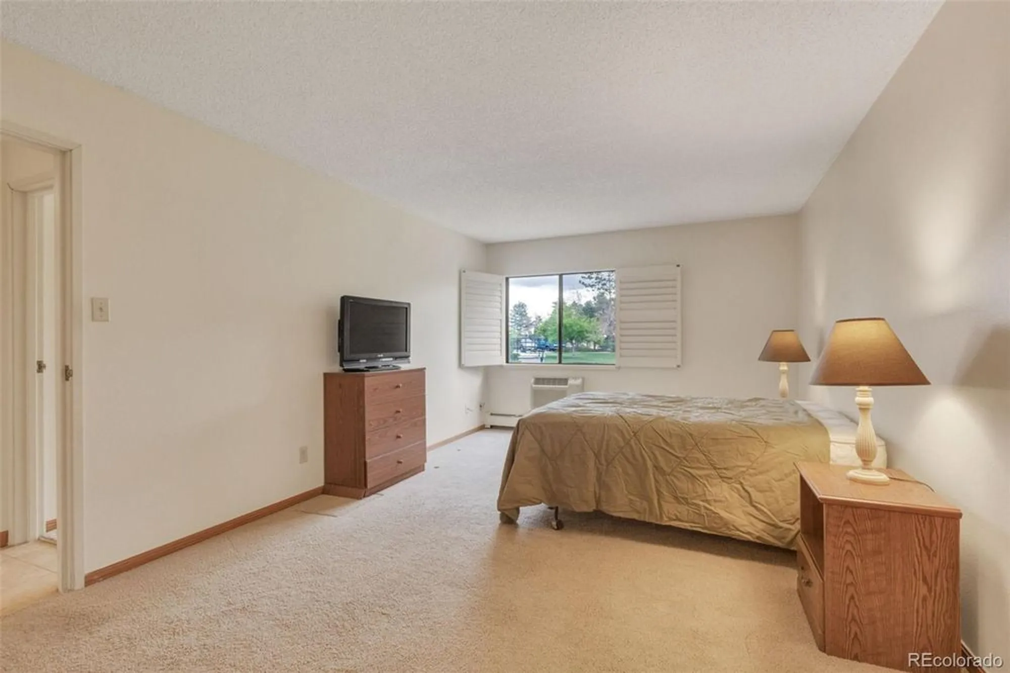 Property Slideshow image 10 of 44 | 13952 e marina dr apt 102, Aurora, CO, 80014