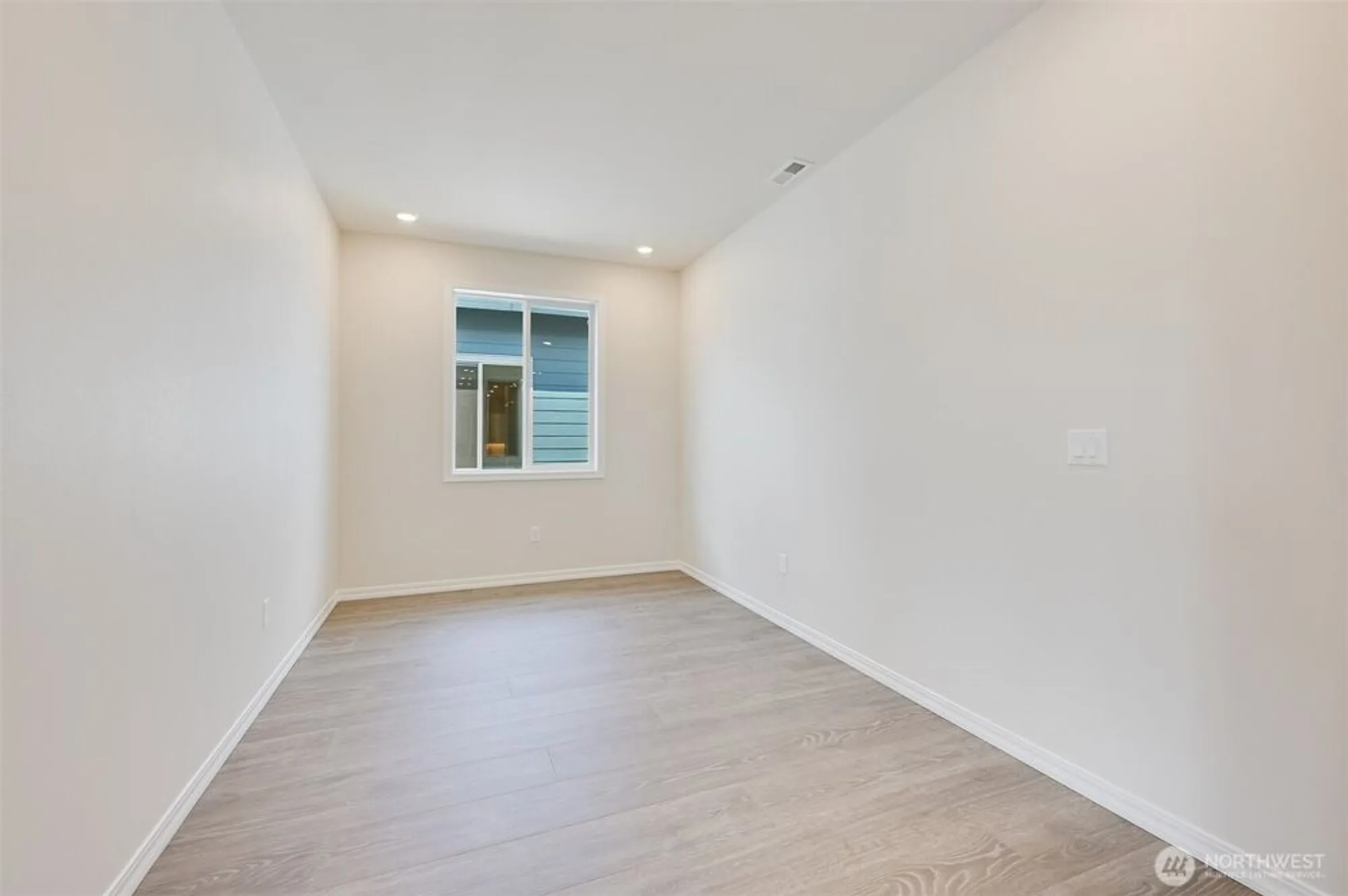 Property Slideshow image 11 of 36 | 14824 206th ave e unit e, Bonney Lake, WA, 98391