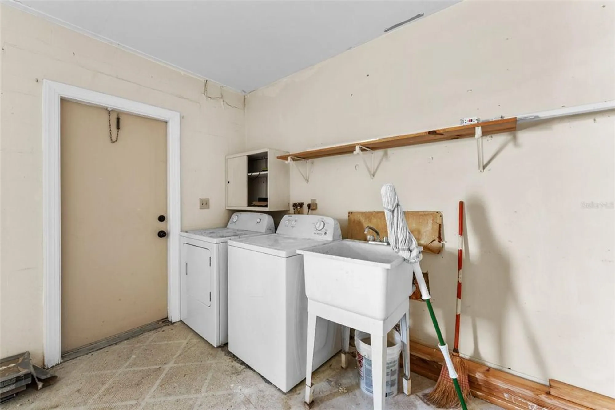 Property Slideshow image 23 of 31 | 636 fort duquesna dr, Sun City Center, FL, 33573