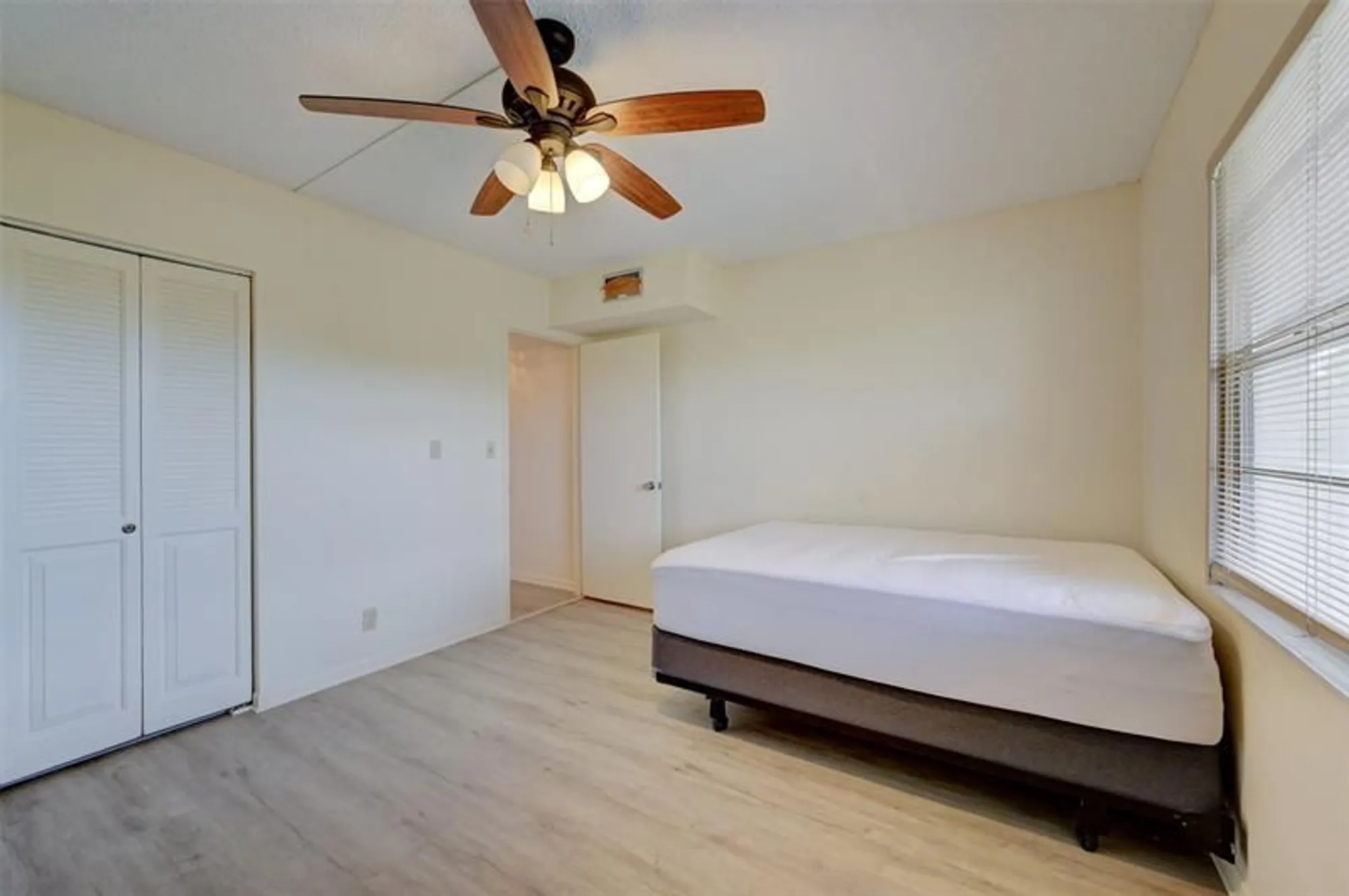 Property Slideshow image 24 of 28 | 2101 lucaya bnd e4, Coconut Creek, FL, 33066