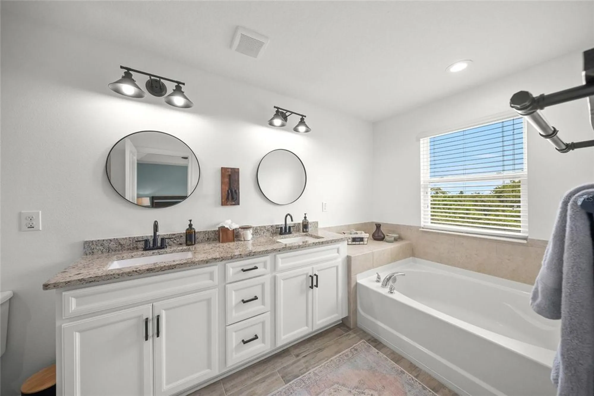 Property Slideshow image 17 of 31 | 12105 trailhead dr, Bradenton, FL, 34211