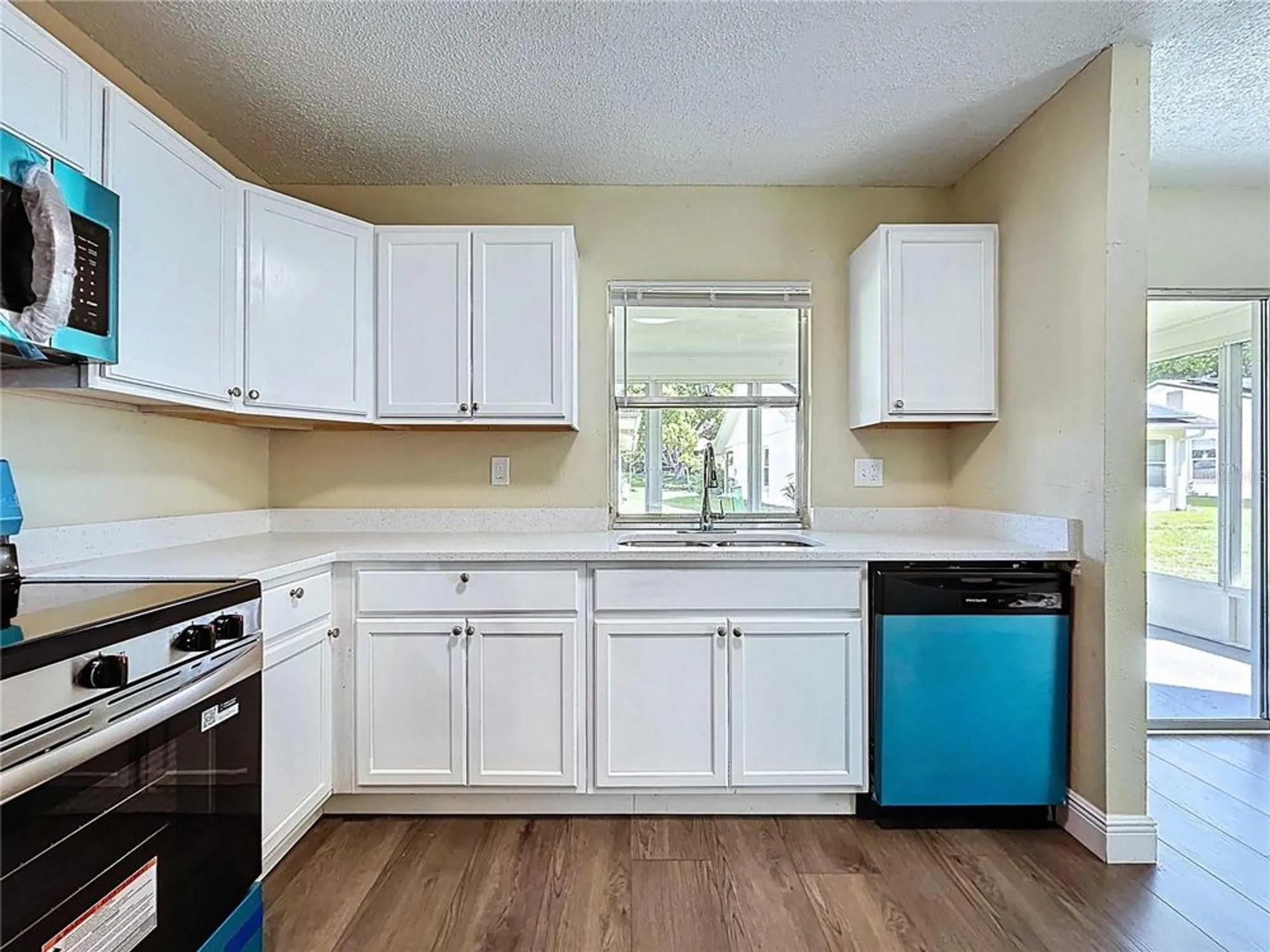 Property Slideshow image 9 of 26 | 8101 casuarina dr, Port Richey, FL, 34668