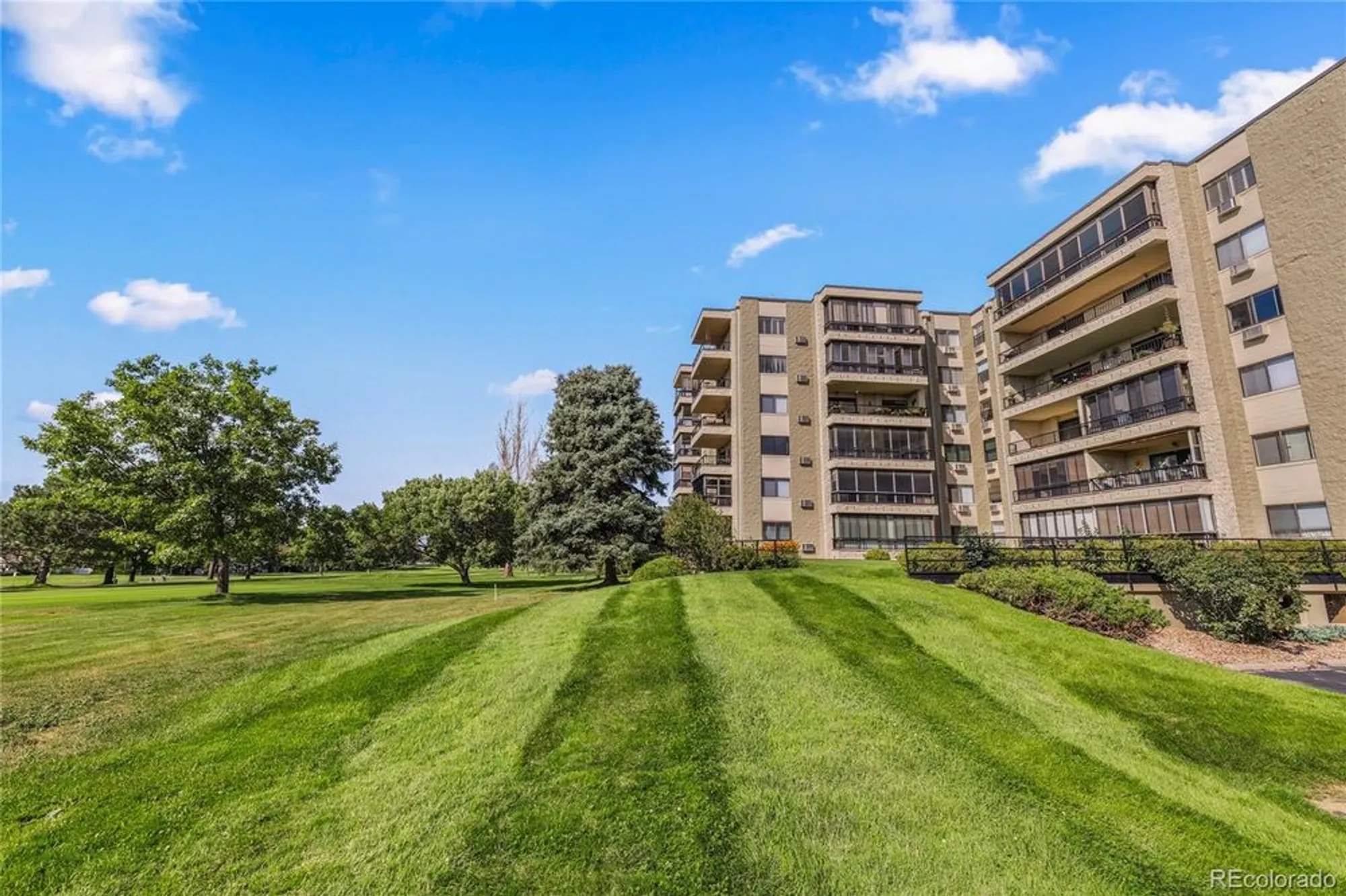 Property Slideshow image 3 of 25 | 13931 e marina dr apt 304, Aurora, CO, 80014