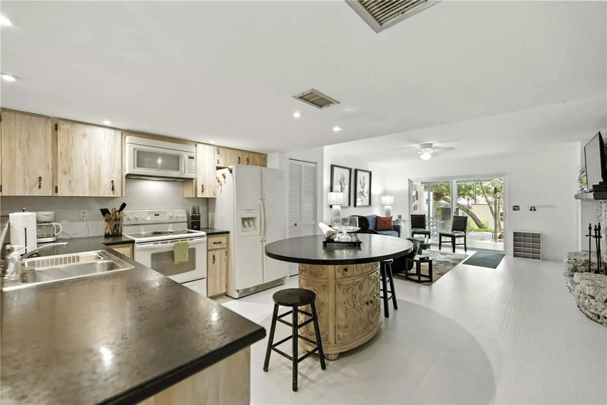 Property Slideshow image 9 of 29 | 9951 sw 88th court rd b, Ocala, FL, 34481