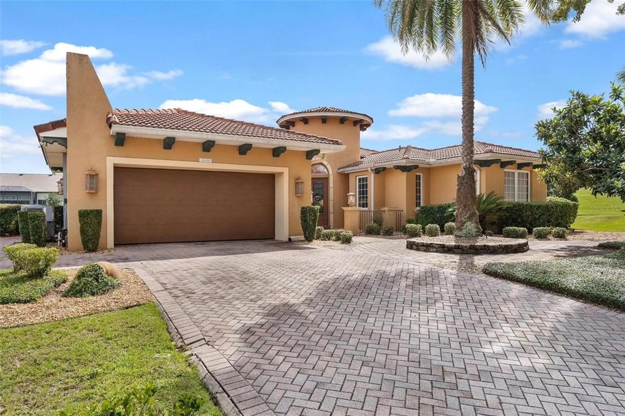 Property Slideshow image 2 of 47 | 38800 harborwoods pl, Lady Lake, FL, 32159