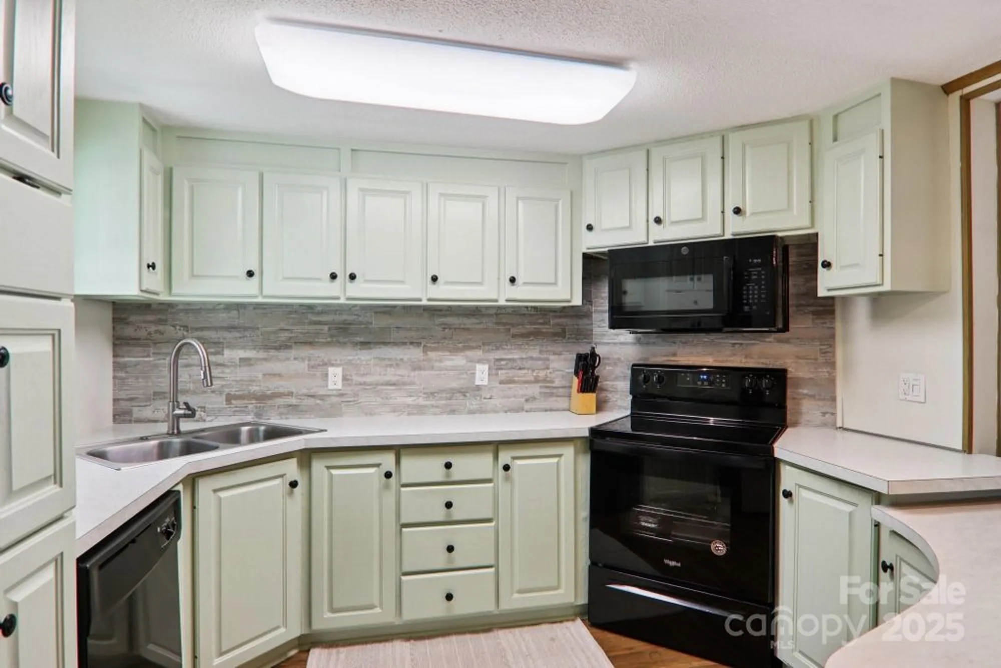 Property Slideshow image 13 of 47 | 226 cranbrook cir, Hendersonville, NC, 28792