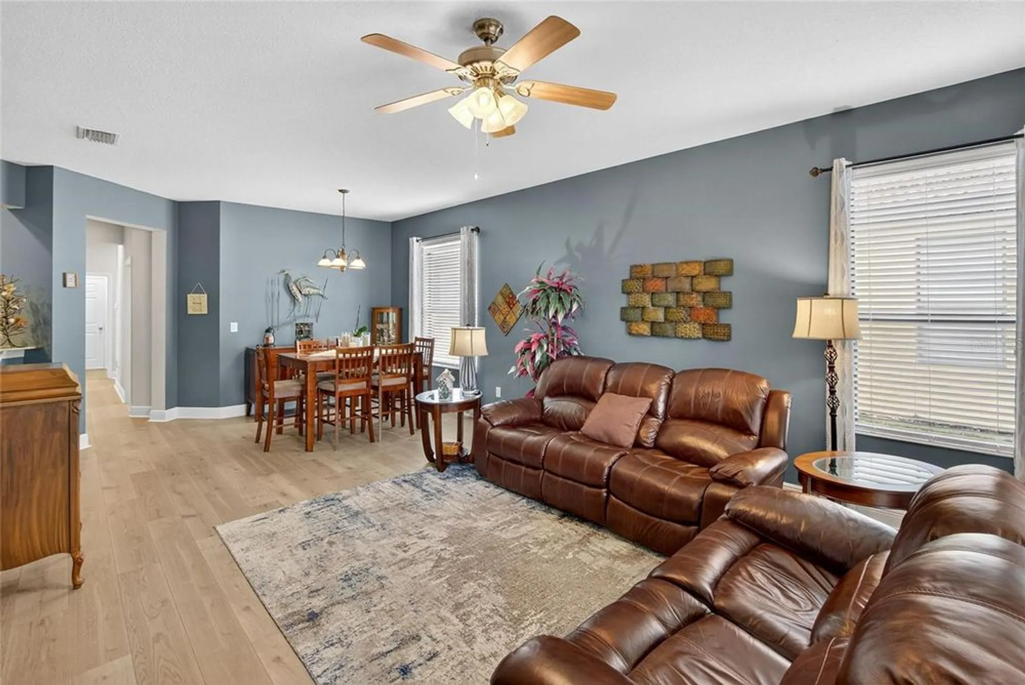 Property Slideshow image 11 of 58 | 307 bluewater falls ct, Apollo Beach, FL, 33572