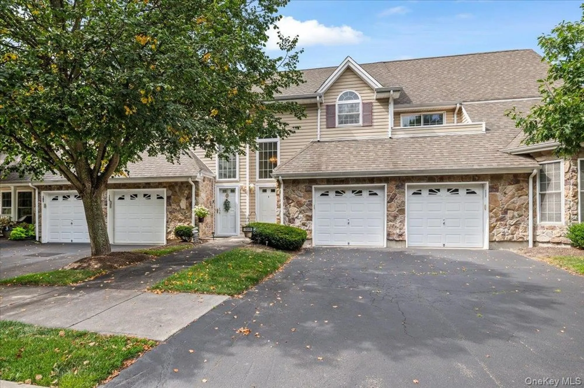 Property Slideshow image 1 of 27 | 108 joseph ln, Dix Hills, NY, 11746