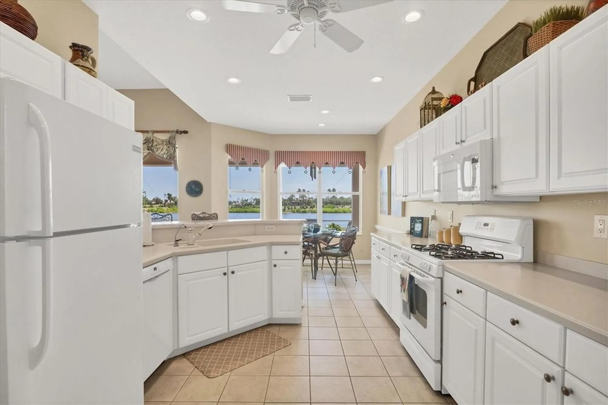 Property Slideshow image 16 of 66 | 4427 blue heron cir, North Port, FL, 34287