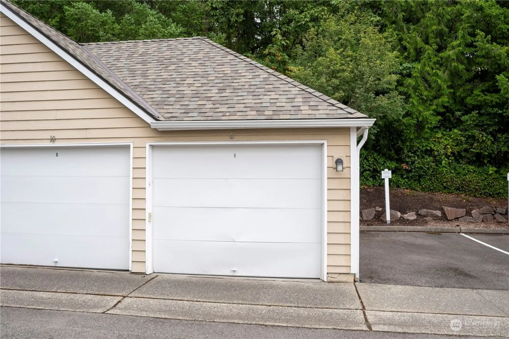 Property Slideshow image 24 of 40 | 4133 224th ln 302, Issaquah, WA, 98029