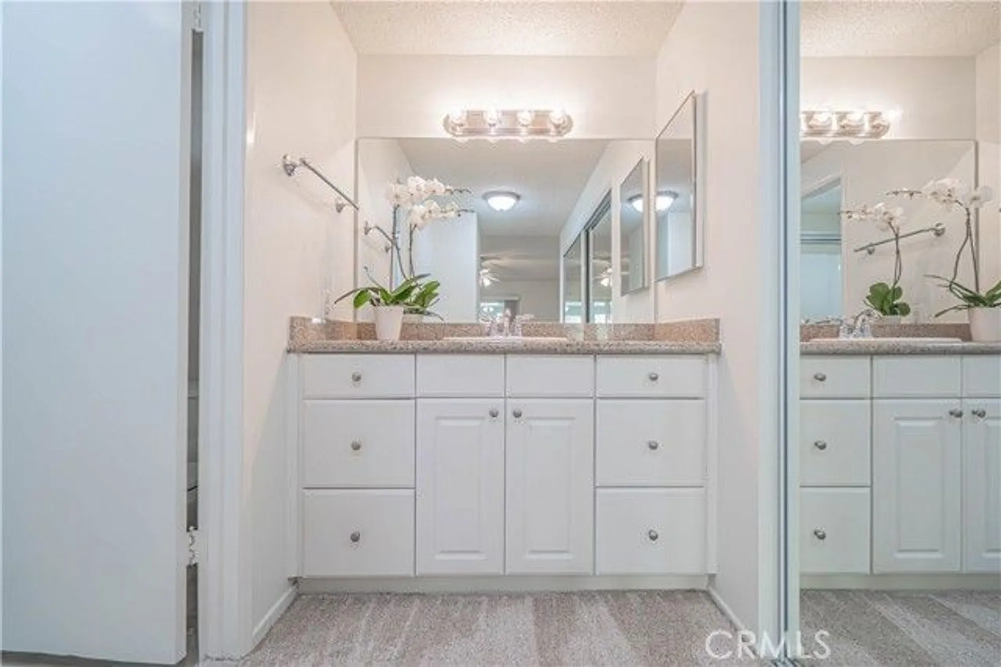 Property Slideshow image 18 of 51 | 19433 oak crossing rd, Newhall, CA, 91321