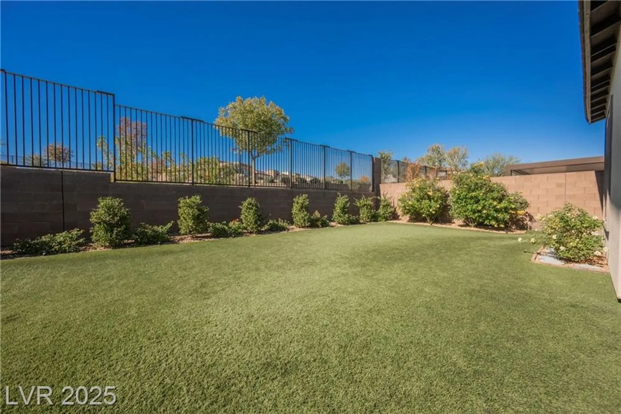 Property Slideshow image 39 of 67 | 10023 chrysolite pl, Las Vegas, NV, 89143