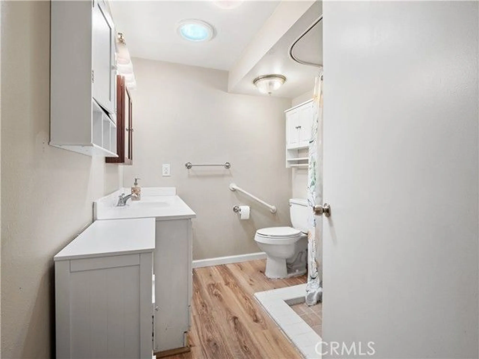 Property Slideshow image 13 of 31 | 19126 avenue of the oaks c, Newhall, CA, 91321