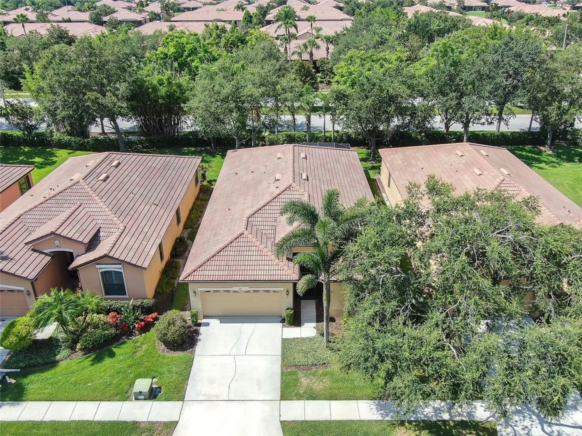 Property Slideshow image 25 of 51 | 321 silver falls dr, Apollo Beach, FL, 33572