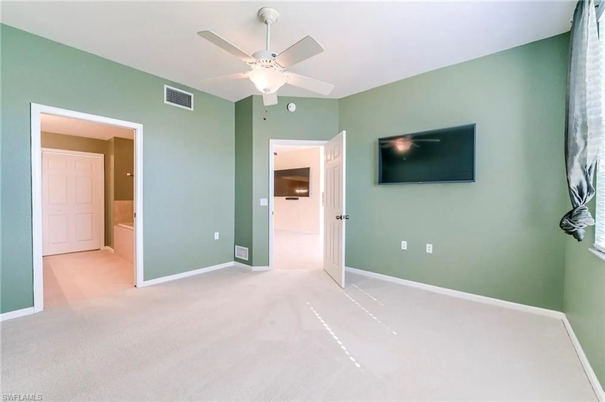 Property Slideshow image 32 of 44 | 3090 meandering way 101, Fort Myers, FL, 33905
