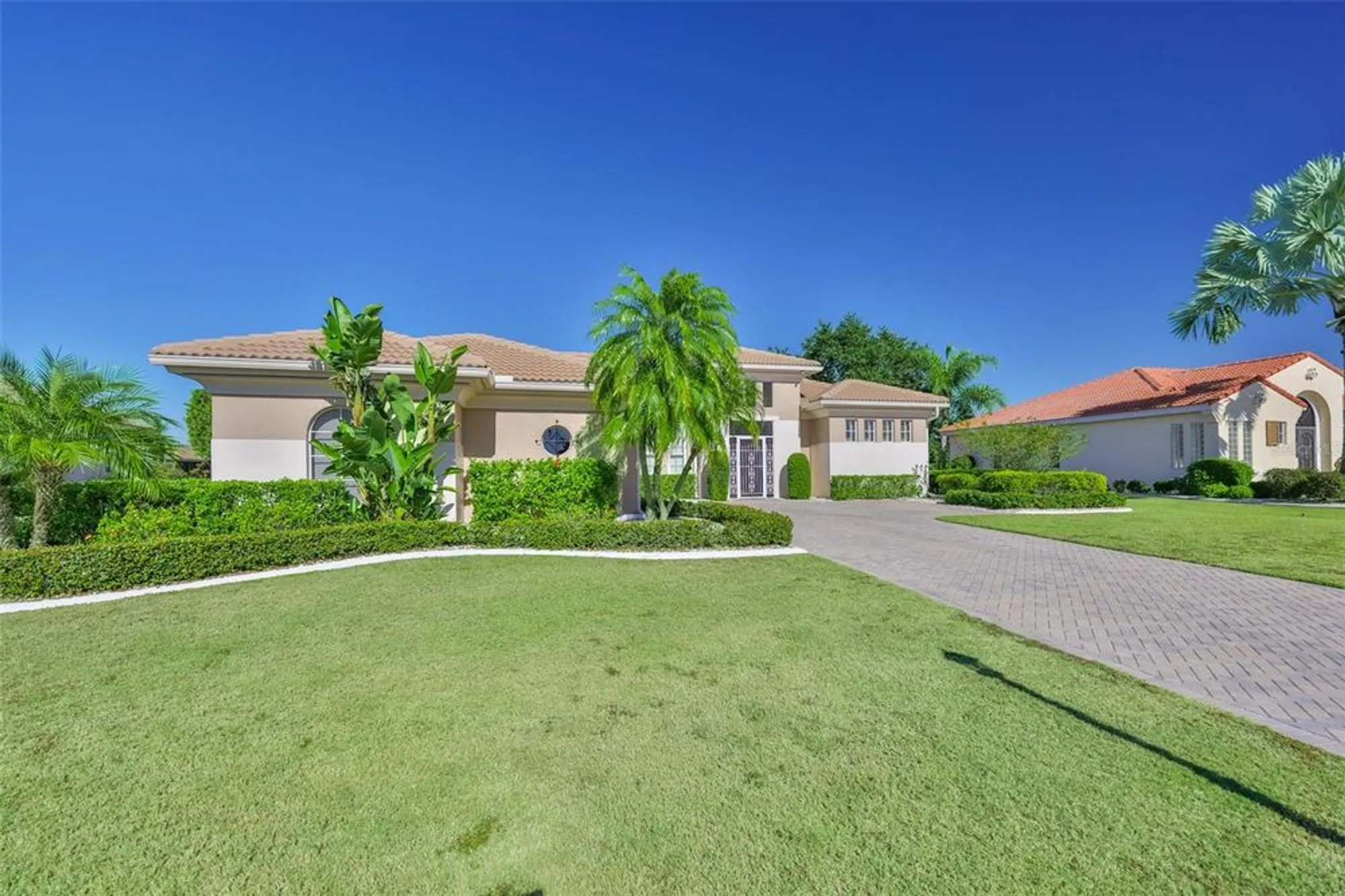 Property Slideshow image 2 of 48 | 327 noble faire dr, Sun City Center, FL, 33573
