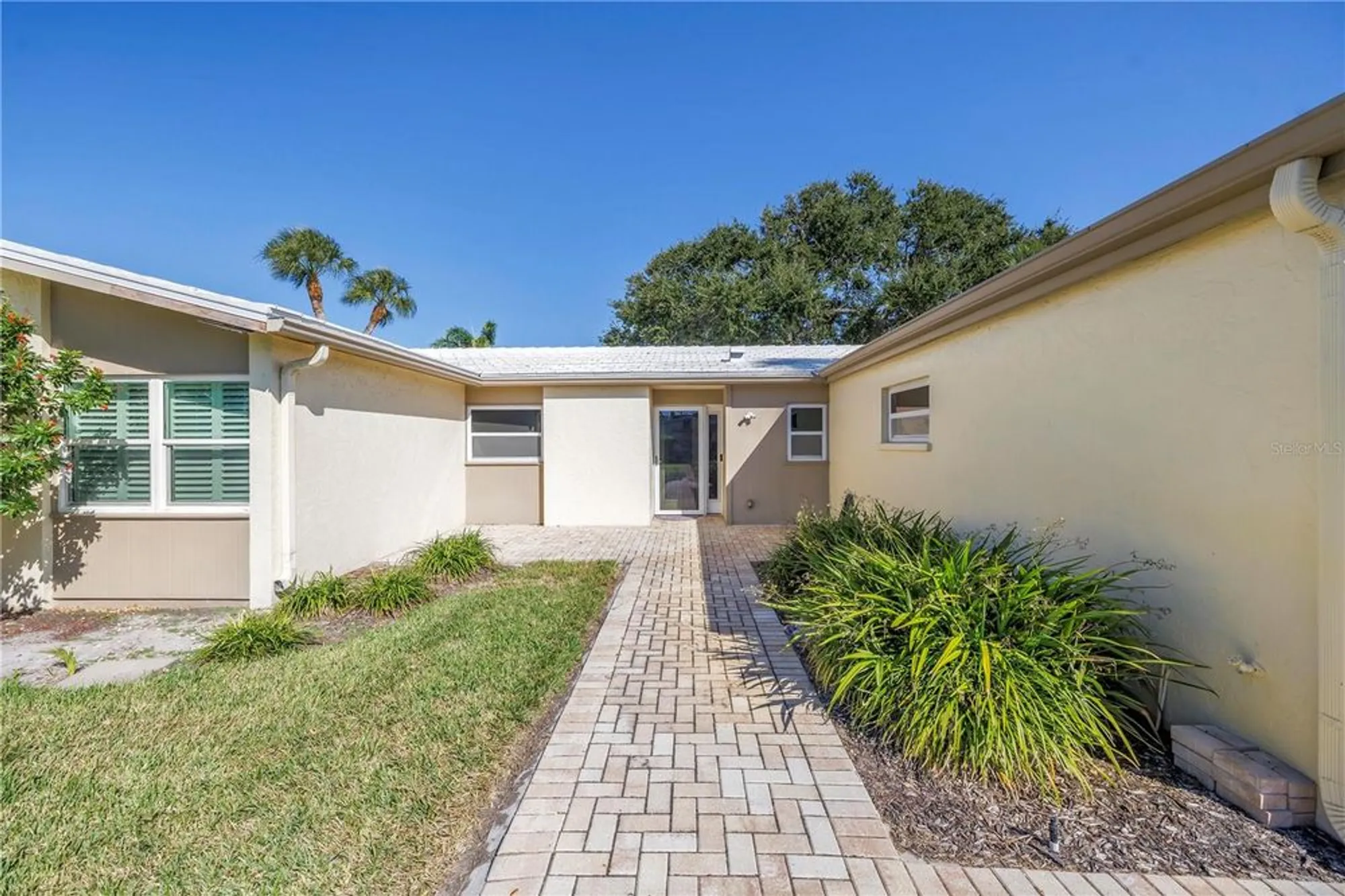 Property Slideshow image 7 of 60 | 111 whispering sands cir # v38, Sarasota, FL, 34242