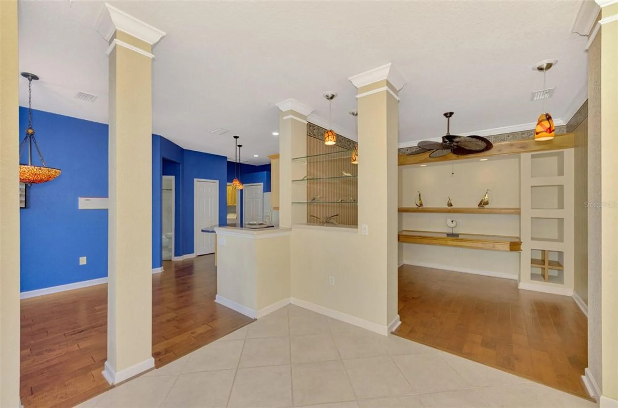 Property Slideshow image 15 of 53 | 4914 lakescene pl, Sarasota, FL, 34243