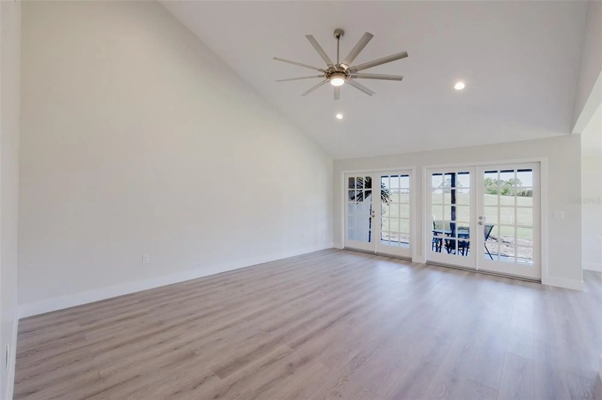 Property Slideshow image 31 of 53 | 5604 doral dr, Sarasota, FL, 34243