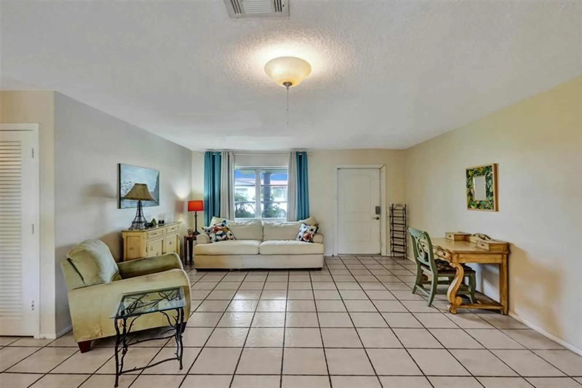 Property Slideshow image 13 of 46 | 4712 nw 41st ave, Lauderdale Lakes, FL, 33319