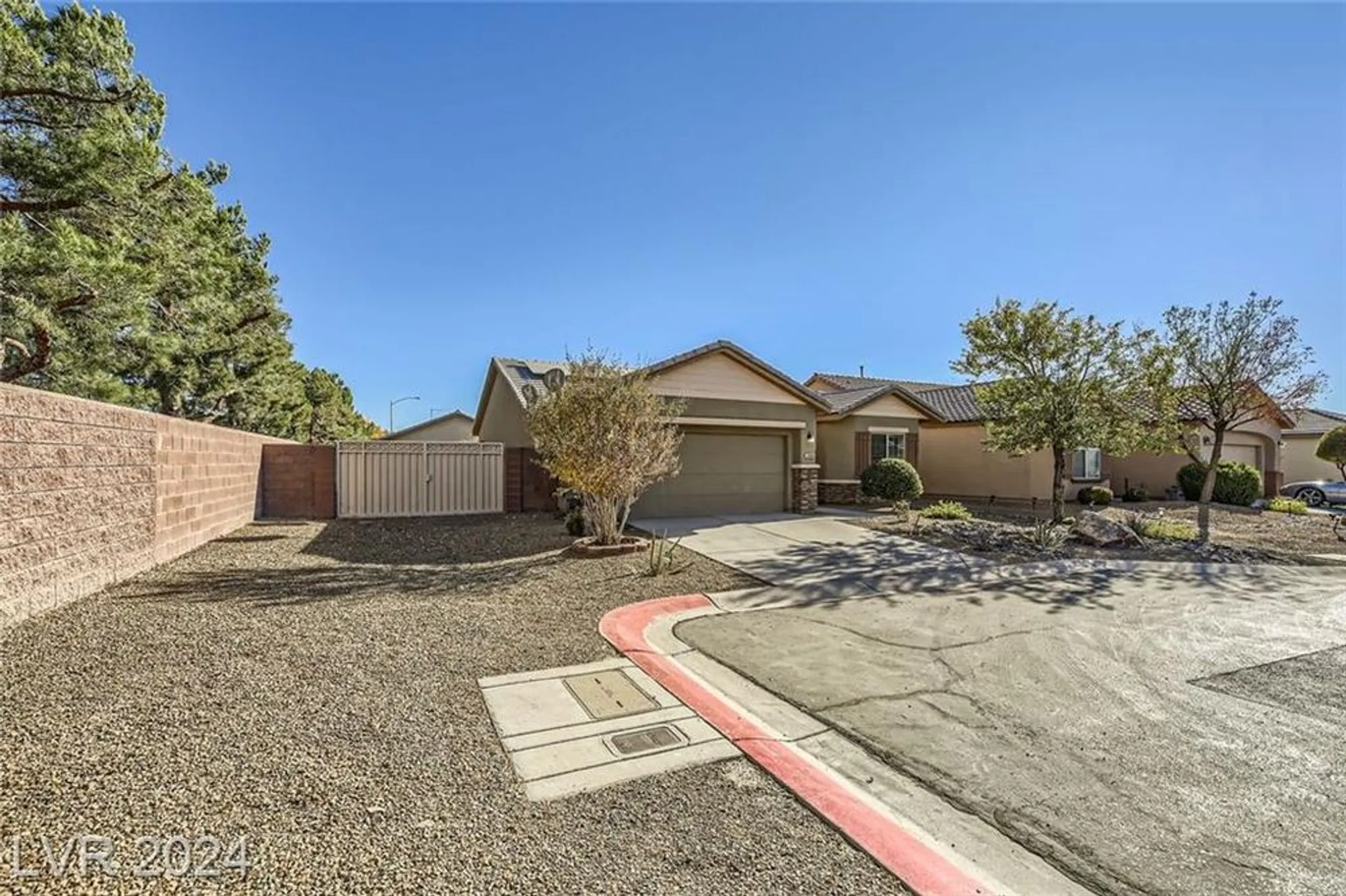Property Slideshow image 25 of 32 | 3306 american mustang ct, Las Vegas, NV, 89122