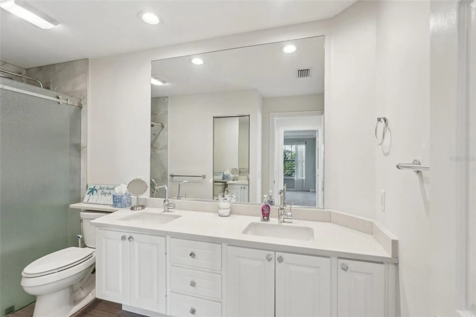 Property Slideshow image 16 of 74 | 7632 quinto dr, Sarasota, FL, 34238