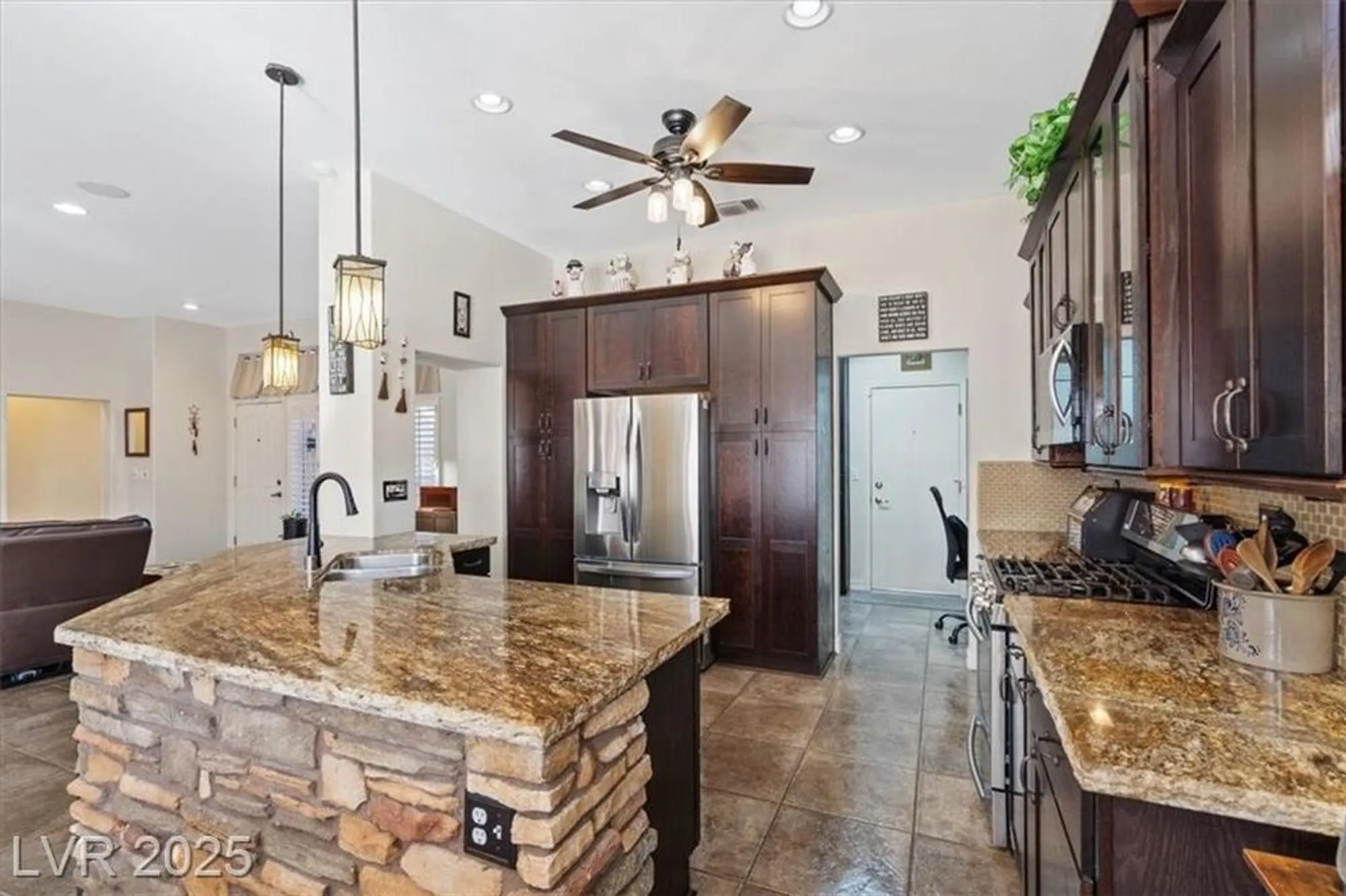 Property Slideshow image 12 of 37 | 2525 banora point dr, Las Vegas, NV, 89134