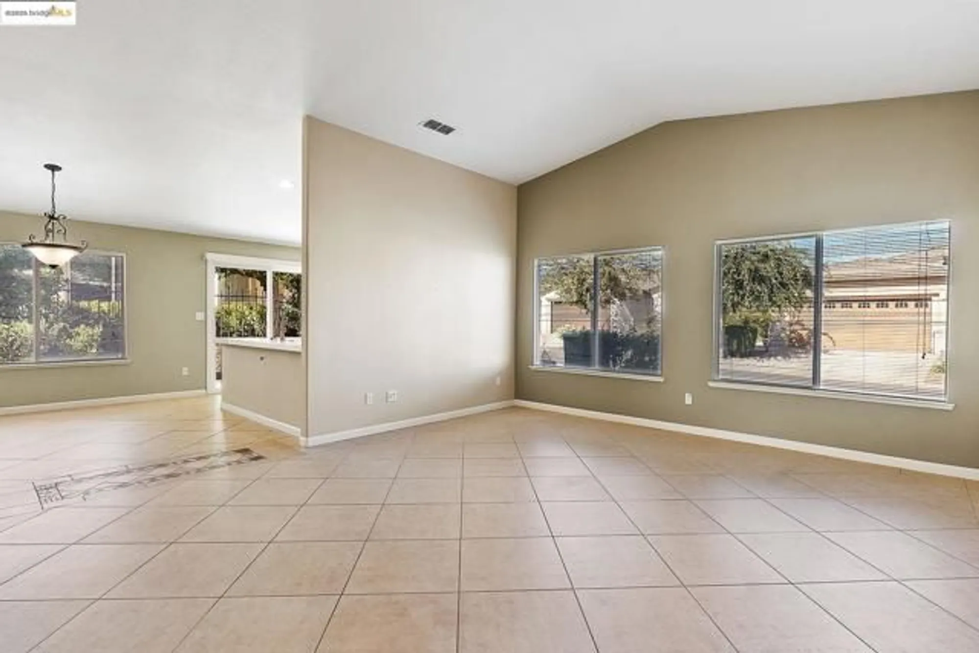 Property Slideshow image 5 of 31 | 617 twin lakes ln, Rio Vista, CA, 94571