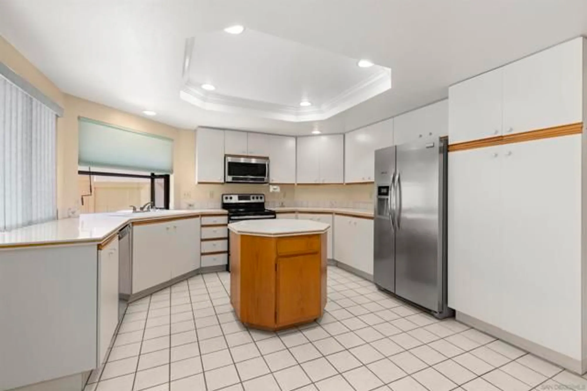 Property Slideshow image 13 of 38 | 13060 avenida marbella, San Diego, CA, 92128