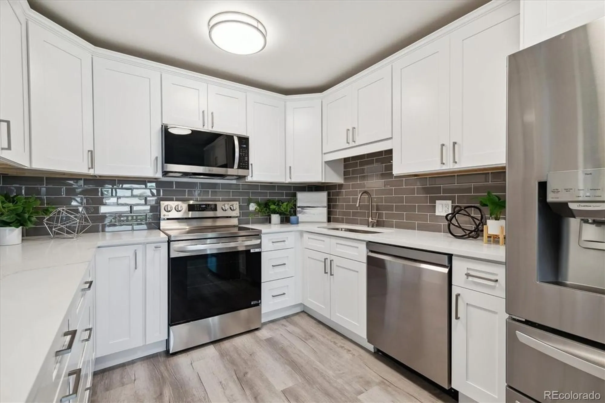 Property Slideshow image 5 of 50 | 715 s alton way 5a, Denver, CO, 80247