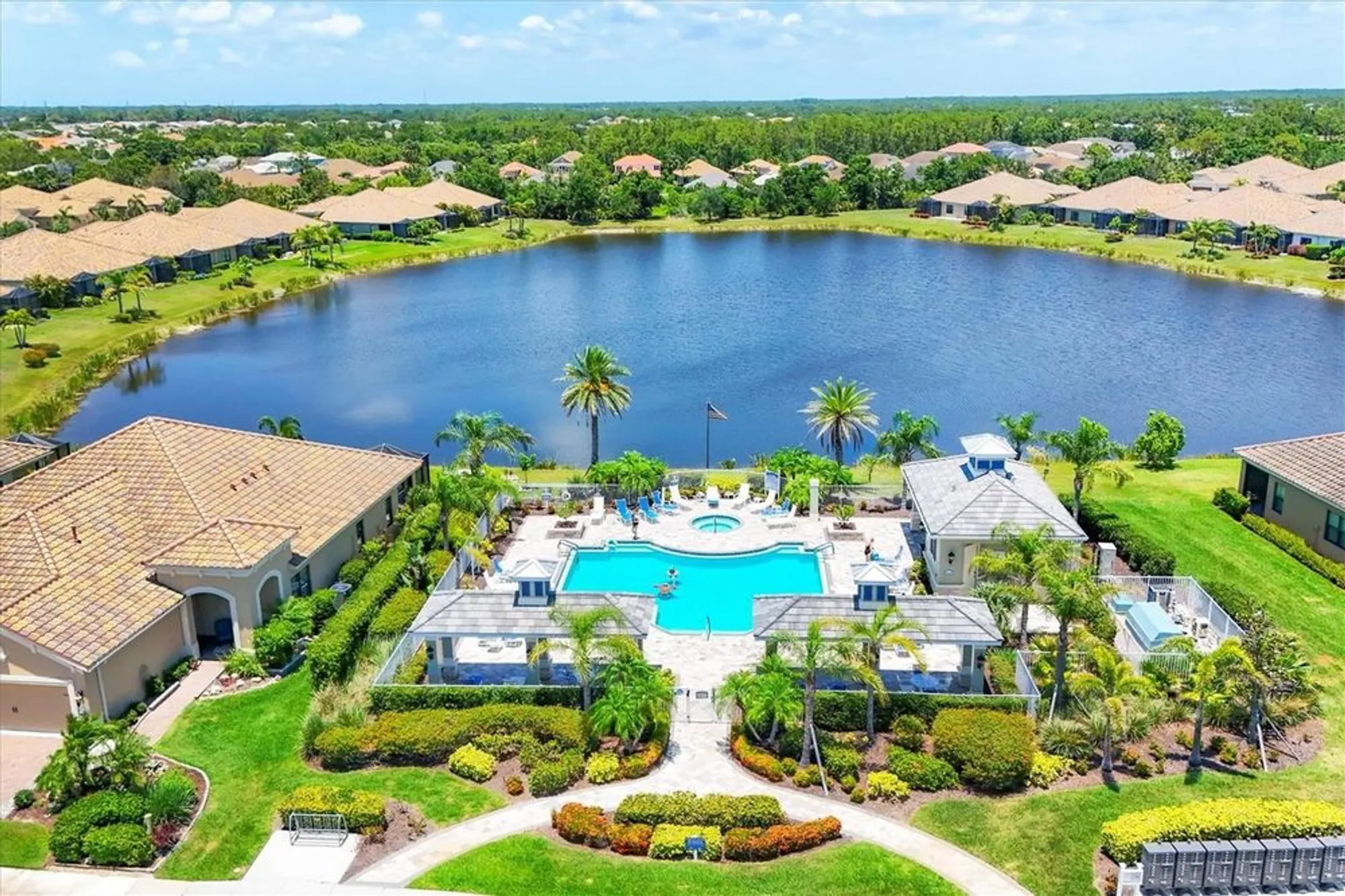 Property Slideshow image 37 of 55 | 21649 avon park ct, Venice, FL, 34293