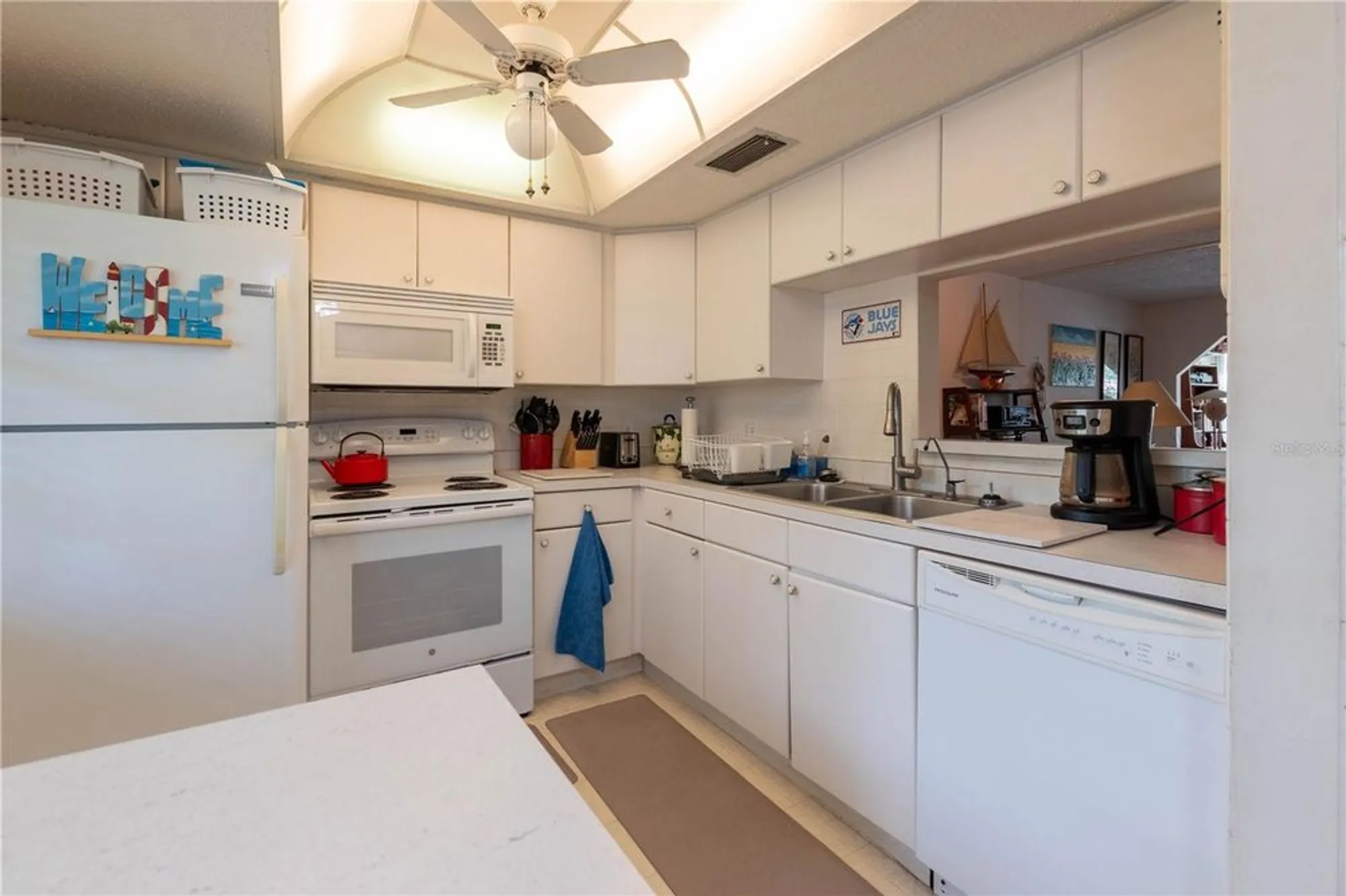 Property Slideshow image 13 of 19 | 821 patricia ave 103, Dunedin, FL, 34698