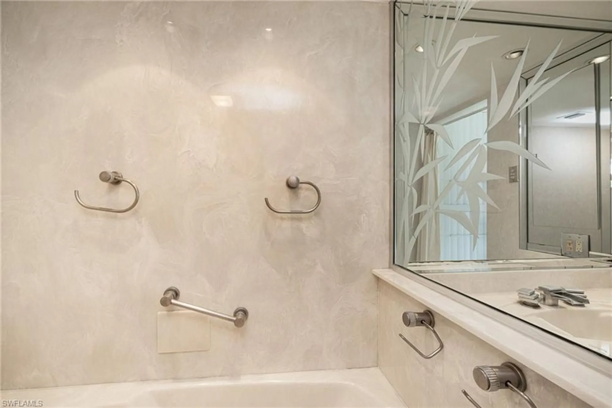 Property Slideshow image 31 of 49 | 3200 gulf shore blvd 401, Naples, FL, 34103