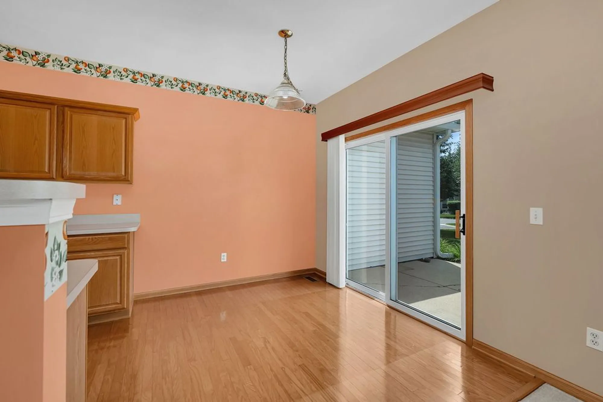 Property Slideshow image 10 of 25 | 1592 w cadillac cir, Romeoville, IL, 60446