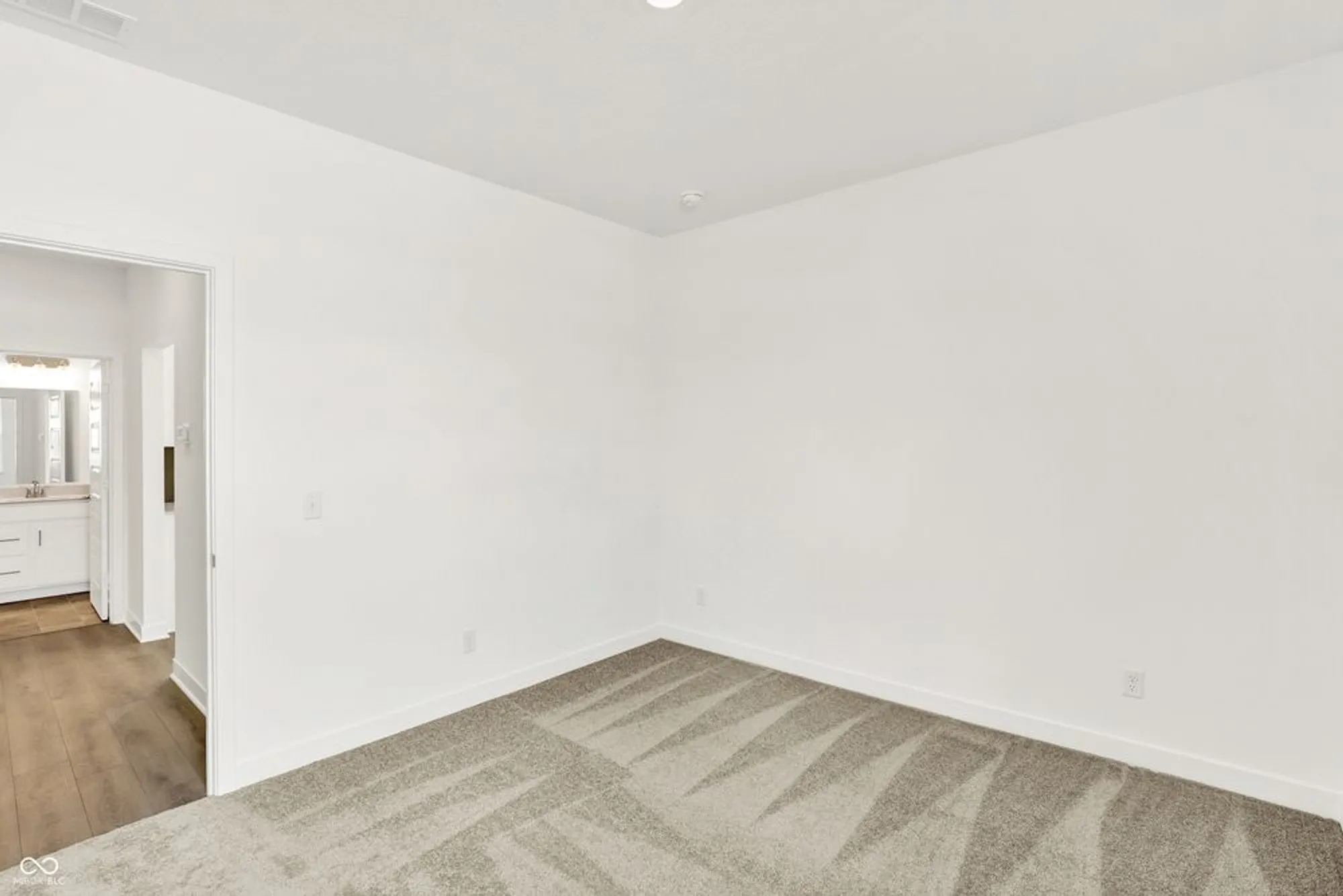 Property Slideshow image 34 of 44 | 5363 foxley park ln, Avon, IN, 46123