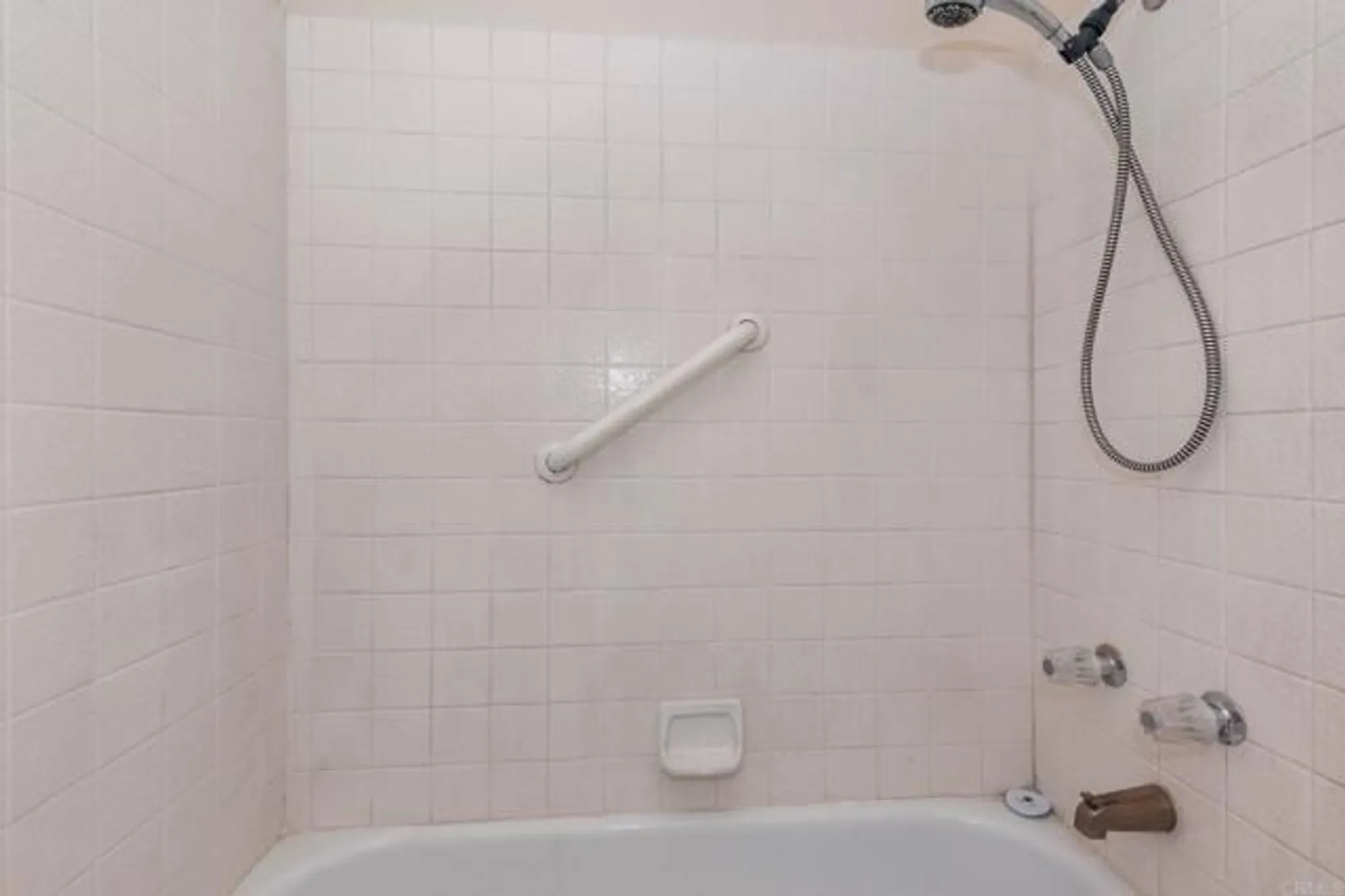 Property Slideshow image 18 of 29 | 1926 springdale ln, Encinitas, CA, 92024