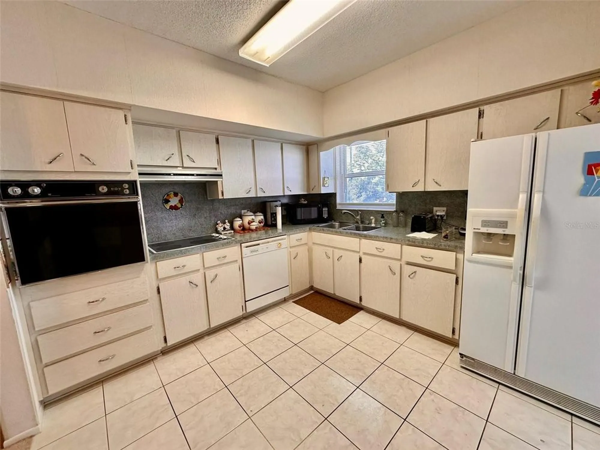 Property Slideshow image 9 of 40 | 2340 grecian way apt 56, Clearwater, FL, 33763