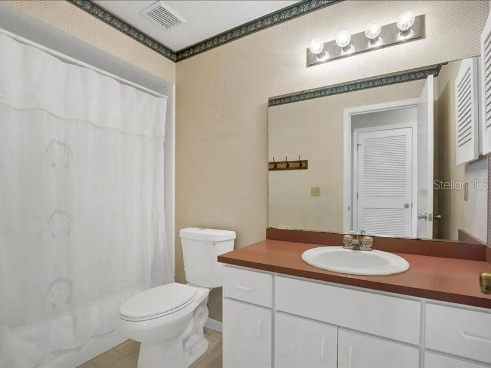 Property Slideshow image 20 of 36 | 1585 oakview cir, Winter Haven, FL, 33880