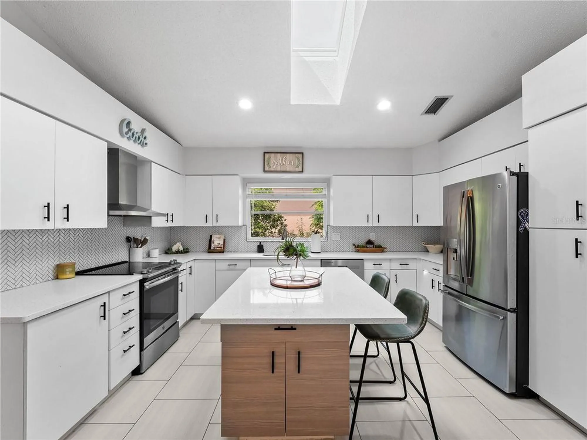 Property Slideshow image 24 of 61 | 523 warwick dr, Venice, FL, 34293