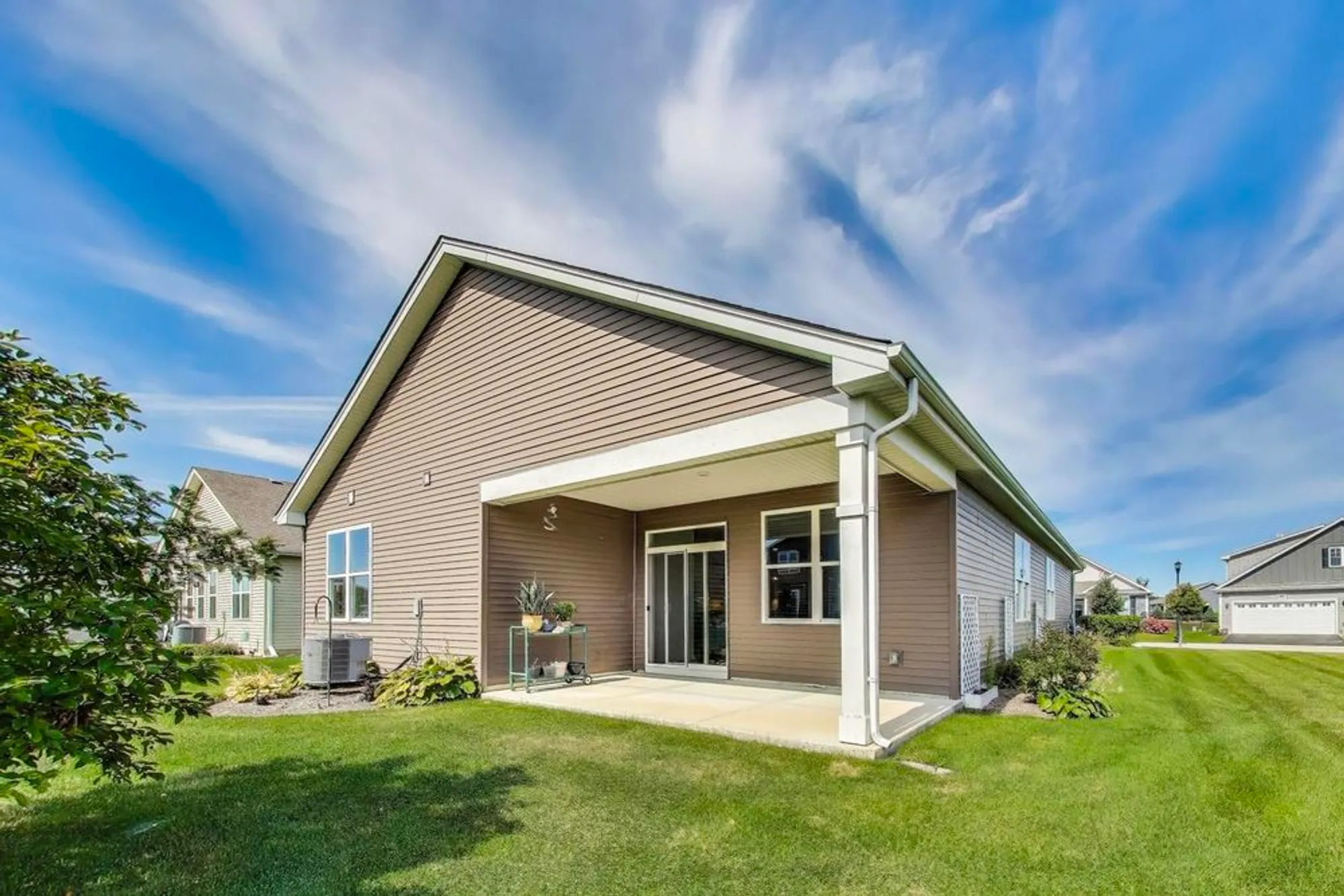 Property Slideshow image 23 of 30 | 2358 cannon dr, Pingree Grove, IL, 60140