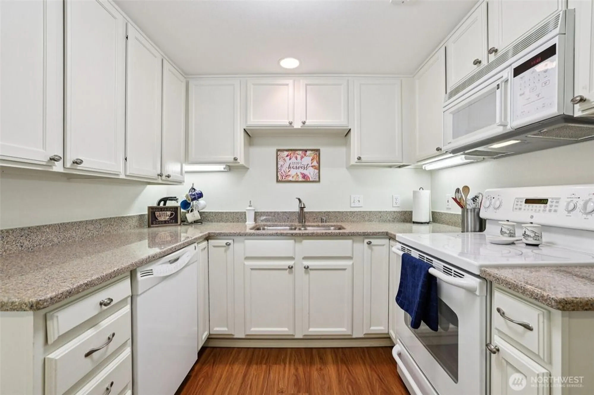 Property Slideshow image 6 of 32 | 4109 224th ln 207, Issaquah, WA, 98029
