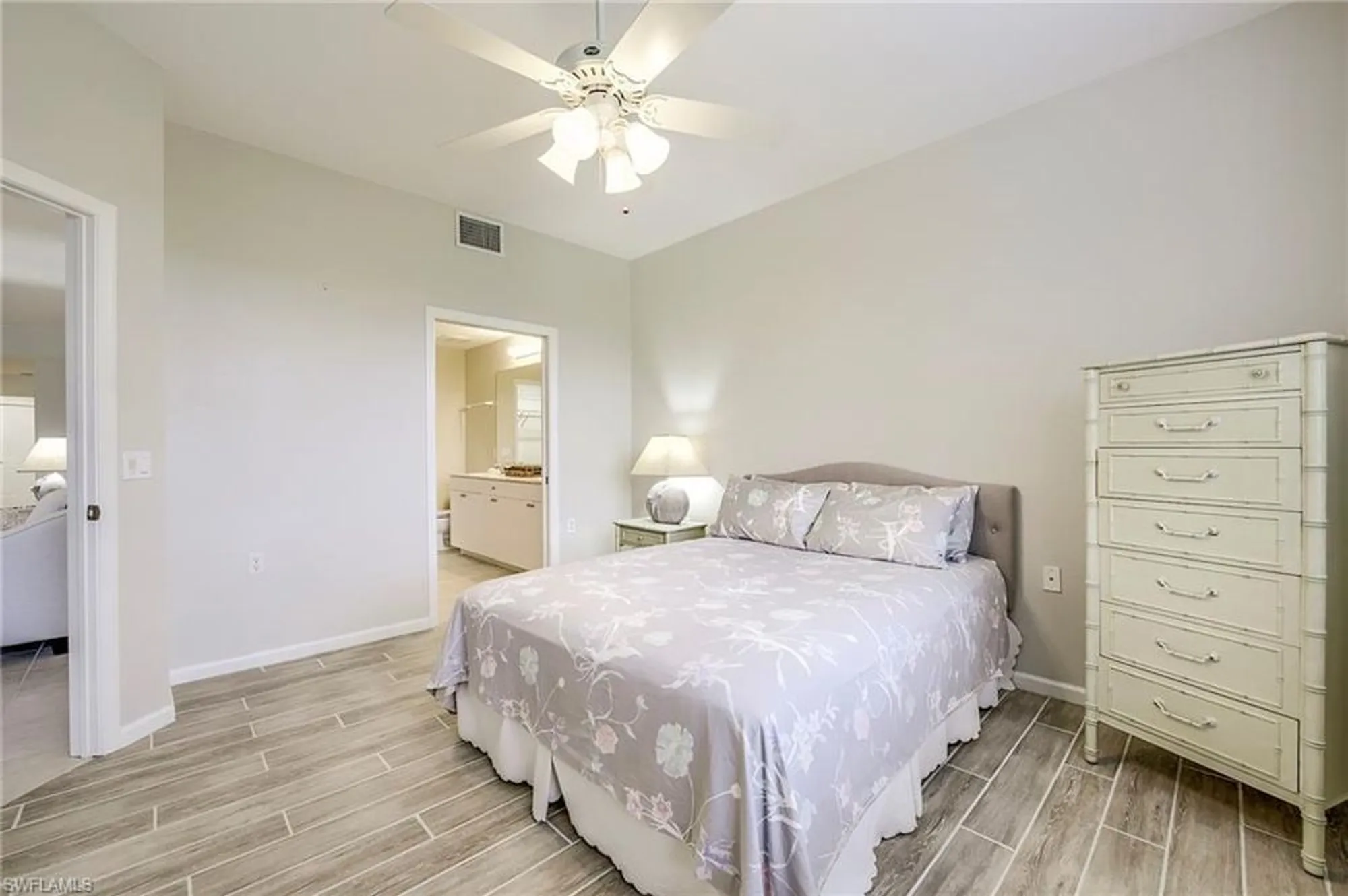Property Slideshow image 33 of 50 | 3010 meandering way apt 102, Fort Myers, FL, 33905