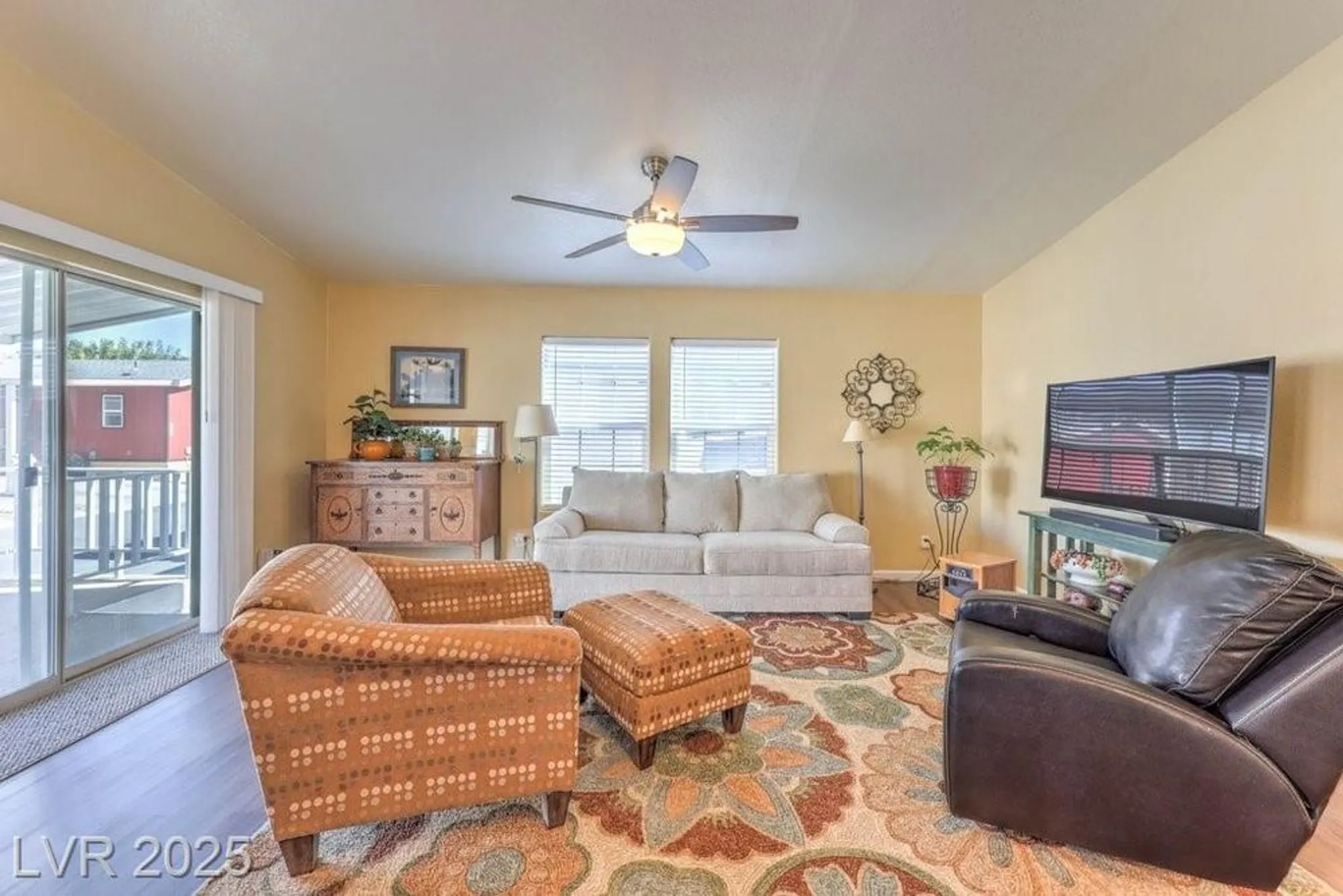 Property Slideshow image 13 of 41 | 361 montecito dr, Pahrump, NV, 89048
