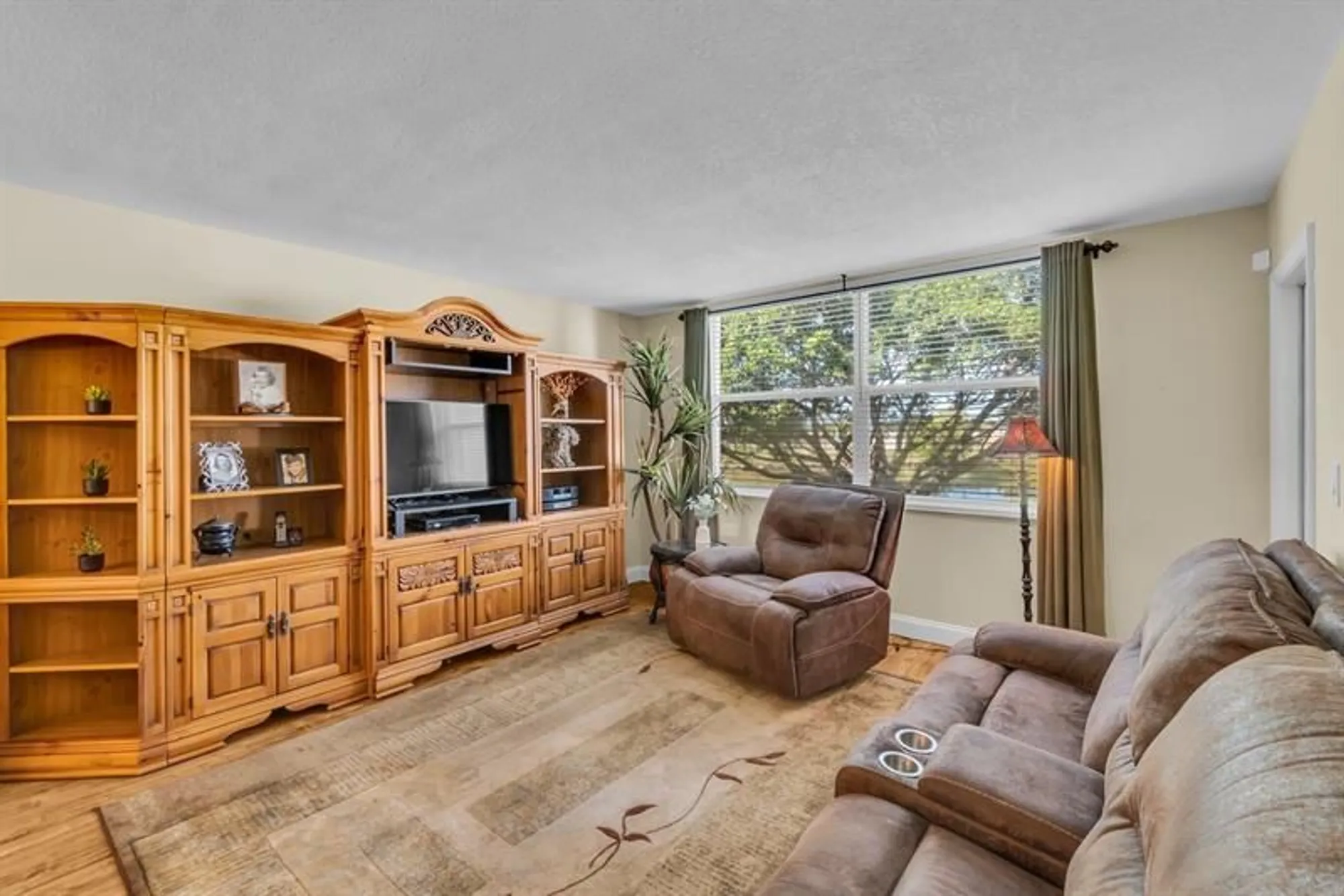 Property Slideshow image 10 of 38 | 6890 royal palm blvd 203h, Margate, FL, 33063
